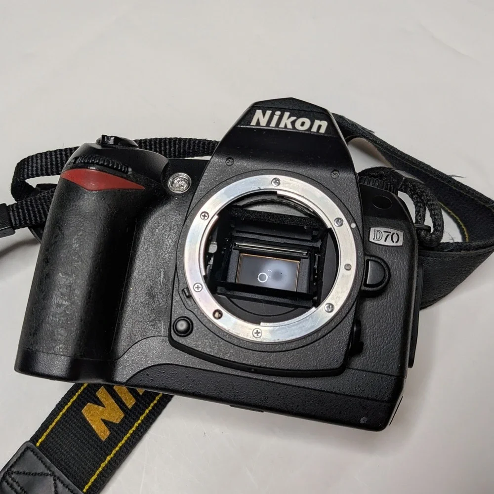 Nikon D70 6.1MP CCD DSLR Camera Body Untested No Battery Parts Repair